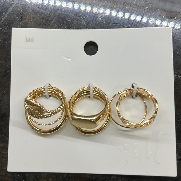 NEW! H&M ring set. - Picture 2 of 4